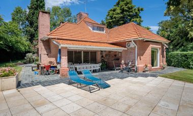 CASA EN VENTA EN LAS LOMAS DE SAN ISIDRO CON GRAN TERRENO