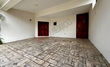 Casa con alberca en RENTA en Residencial ARBOLADA (Muy cerca de libramiento norte).