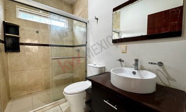Casa con alberca en RENTA en Residencial ARBOLADA (Muy cerca de libramiento norte).