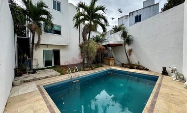 Casa con alberca en RENTA en Residencial ARBOLADA (Muy cerca de libramiento norte).