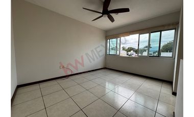 Casa con alberca en RENTA en Residencial ARBOLADA (Muy cerca de libramiento norte).