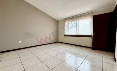 Casa con alberca en RENTA en Residencial ARBOLADA (Muy cerca de libramiento norte).