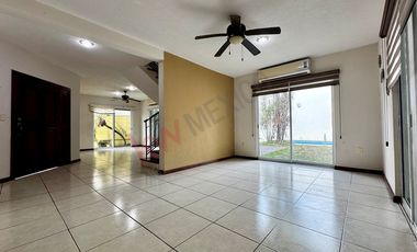Casa con alberca en RENTA en Residencial ARBOLADA (Muy cerca de libramiento norte).