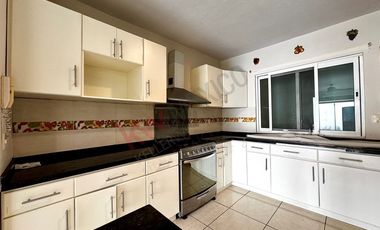 Casa con alberca en RENTA en Residencial ARBOLADA (Muy cerca de libramiento norte).