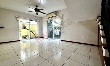 Casa con alberca en RENTA en Residencial ARBOLADA (Muy cerca de libramiento norte).
