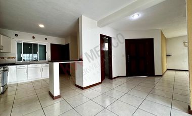 Casa con alberca en RENTA en Residencial ARBOLADA (Muy cerca de libramiento norte).