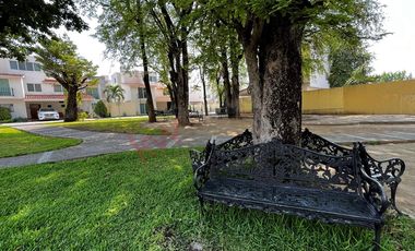 Casa con alberca en RENTA en Residencial ARBOLADA (Muy cerca de libramiento norte).