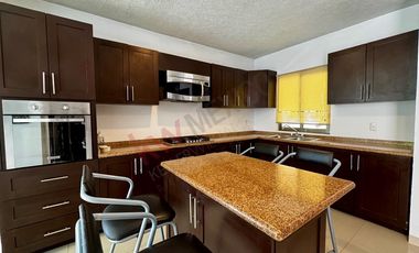 Casa AMUEBLADA con alberca en RENTA en Residencial 