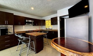 Casa AMUEBLADA con alberca en RENTA en Residencial 