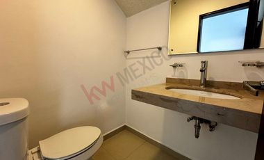 Casa AMUEBLADA con alberca en RENTA en Residencial 