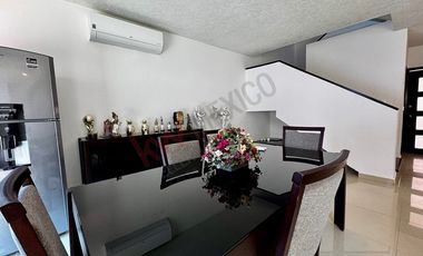 Casa AMUEBLADA con alberca en RENTA en Residencial 