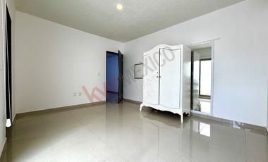 Casa AMUEBLADA con alberca en RENTA en Residencial 
