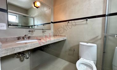 Casa AMUEBLADA con alberca en RENTA en Residencial 
