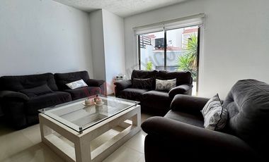 Casa AMUEBLADA con alberca en RENTA en Residencial 