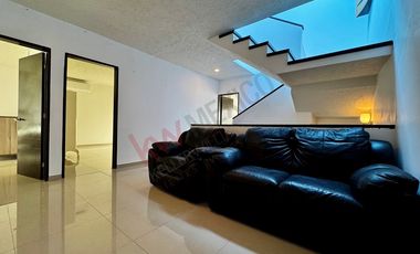Casa AMUEBLADA con alberca en RENTA en Residencial 