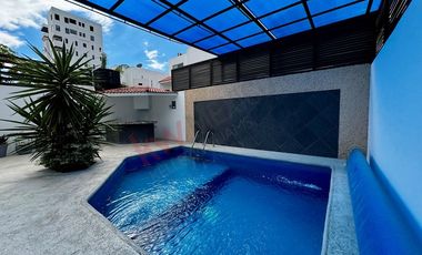 Casa AMUEBLADA con alberca en RENTA en Residencial 