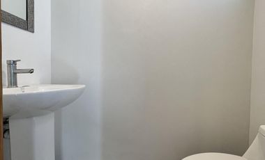 Moderna Casa en  Renta en Fraccionamiento con Alberca Zona Cuautlancingo