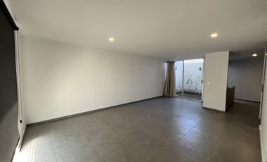 Moderna Casa en  Renta en Fraccionamiento con Alberca Zona Cuautlancingo