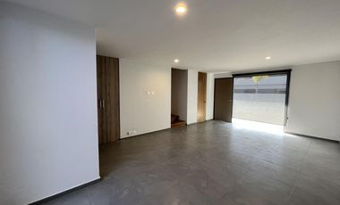 Moderna Casa en  Renta en Fraccionamiento con Alberca Zona Cuautlancingo