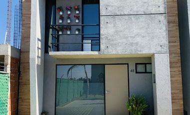 Moderna Casa en  Renta en Fraccionamiento con Alberca Zona Cuautlancingo