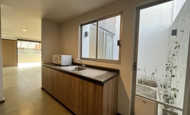 Moderna Casa en  Renta en Fraccionamiento con Alberca Zona Cuautlancingo