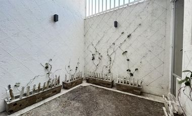 Moderna Casa en  Renta en Fraccionamiento con Alberca Zona Cuautlancingo
