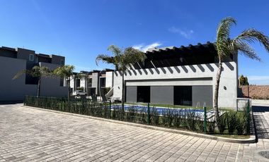 Moderna Casa en  Renta en Fraccionamiento con Alberca Zona Cuautlancingo