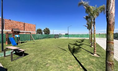 Moderna Casa en  Renta en Fraccionamiento con Alberca Zona Cuautlancingo