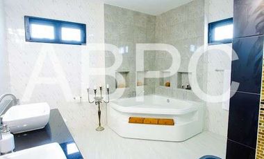 1.78 Rai Lot & Newer 3 Bed 2 Bath House in Buriram