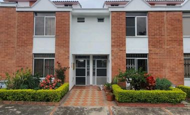 Se vende casa en conjunto cerrado