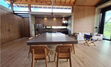 Hermosa casa en venta ubicada en Guatapé