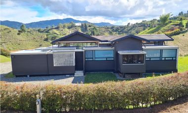 Hermosa casa en venta ubicada en Guatapé