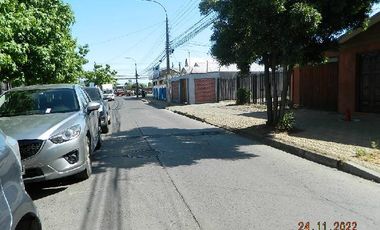 Casa 2 pisos, en pleno centro de Curicó