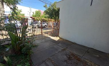 Casa 2 pisos, en pleno centro de Curicó