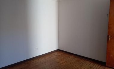 Casa 2 pisos, en pleno centro de Curicó