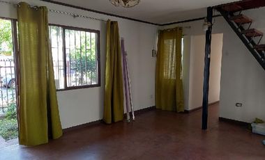 Casa 2 pisos, en pleno centro de Curicó