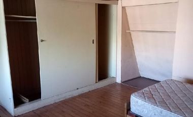 Casa 2 pisos, en pleno centro de Curicó