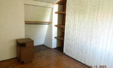 Casa 2 pisos, en pleno centro de Curicó