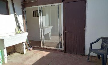 Casa 2 pisos, en pleno centro de Curicó