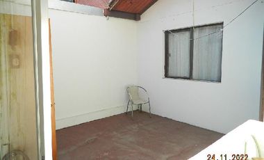 Casa 2 pisos, en pleno centro de Curicó