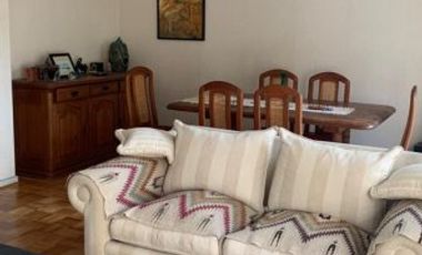 Acogedora Casa de tres pisos, uso comercial