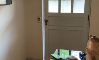 Acogedora Casa de tres pisos, uso comercial