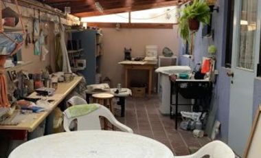 Acogedora Casa de tres pisos, uso comercial