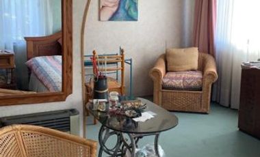 Acogedora Casa de tres pisos, uso comercial