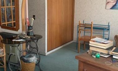 Acogedora Casa de tres pisos, uso comercial