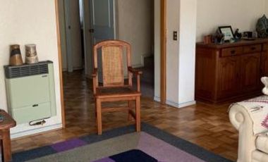 Acogedora Casa de tres pisos, uso comercial