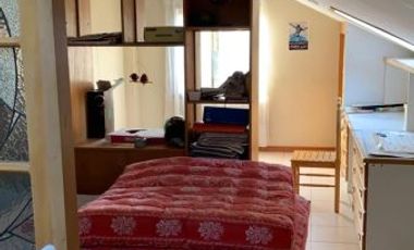 Acogedora Casa de tres pisos, uso comercial