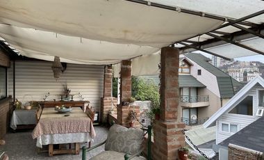 Gran Propiedad en Reñaca, Casa y 4 departamentos independientes.