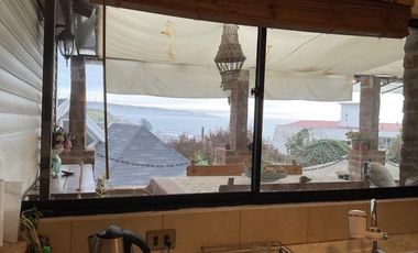 Gran Propiedad en Reñaca, Casa y 4 departamentos independientes.