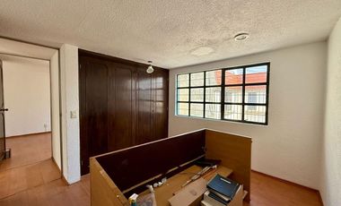 Casa en Venta en Xochimilco Jardines del Sur 3 Recámaras 3 Estacionamientos Serv